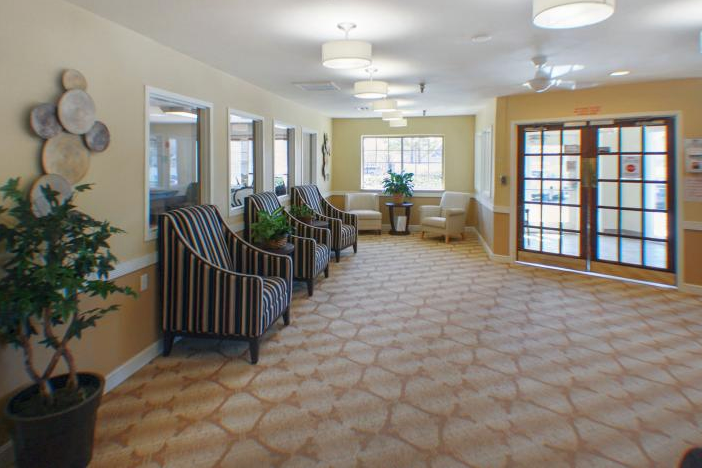 sitting area at the cottage at woodland hills