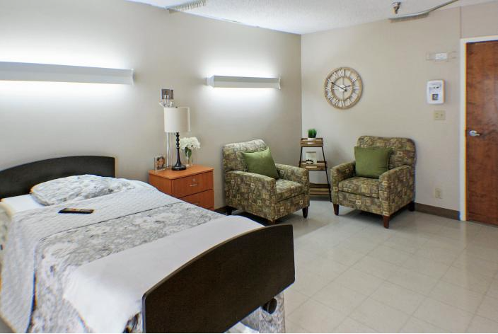 private room with bed and chairs at the cottage at woodland hills